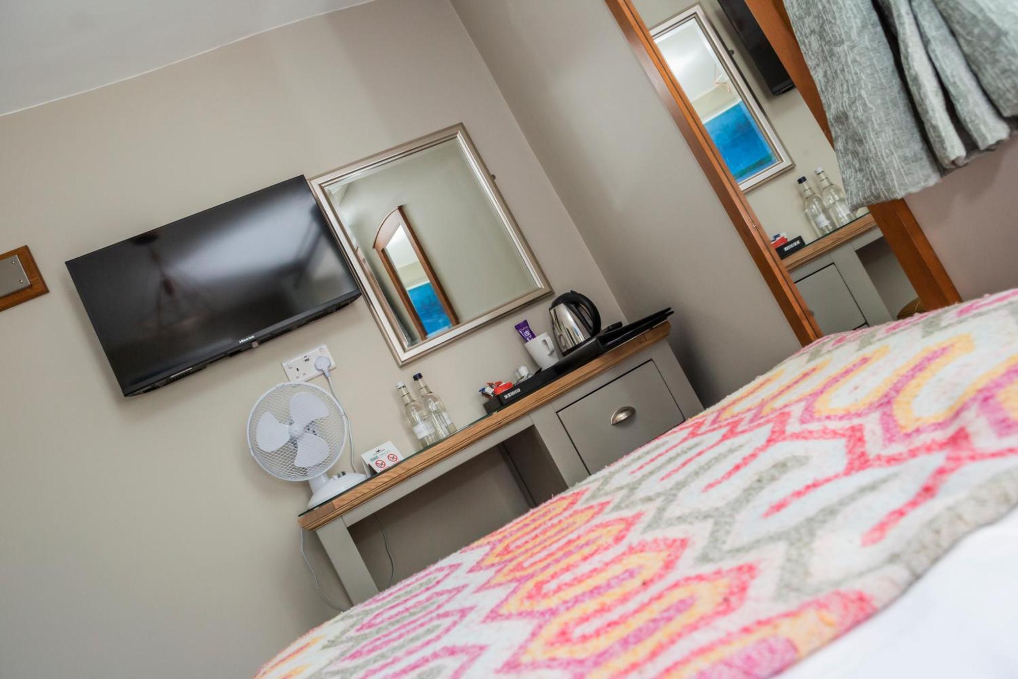 The Black Swan Inn Horsham St Faith Extérieur photo