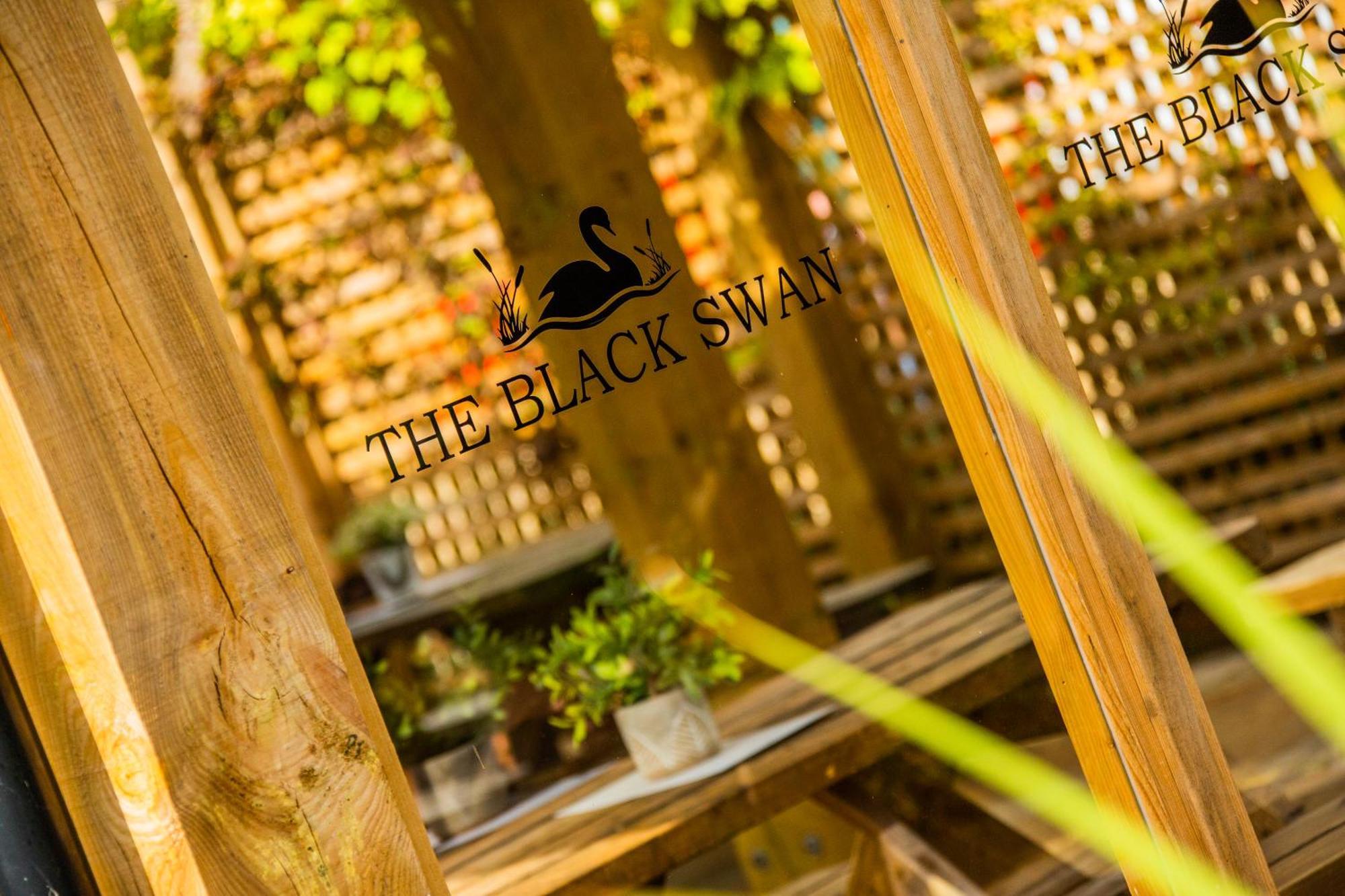 The Black Swan Inn Horsham St Faith Extérieur photo