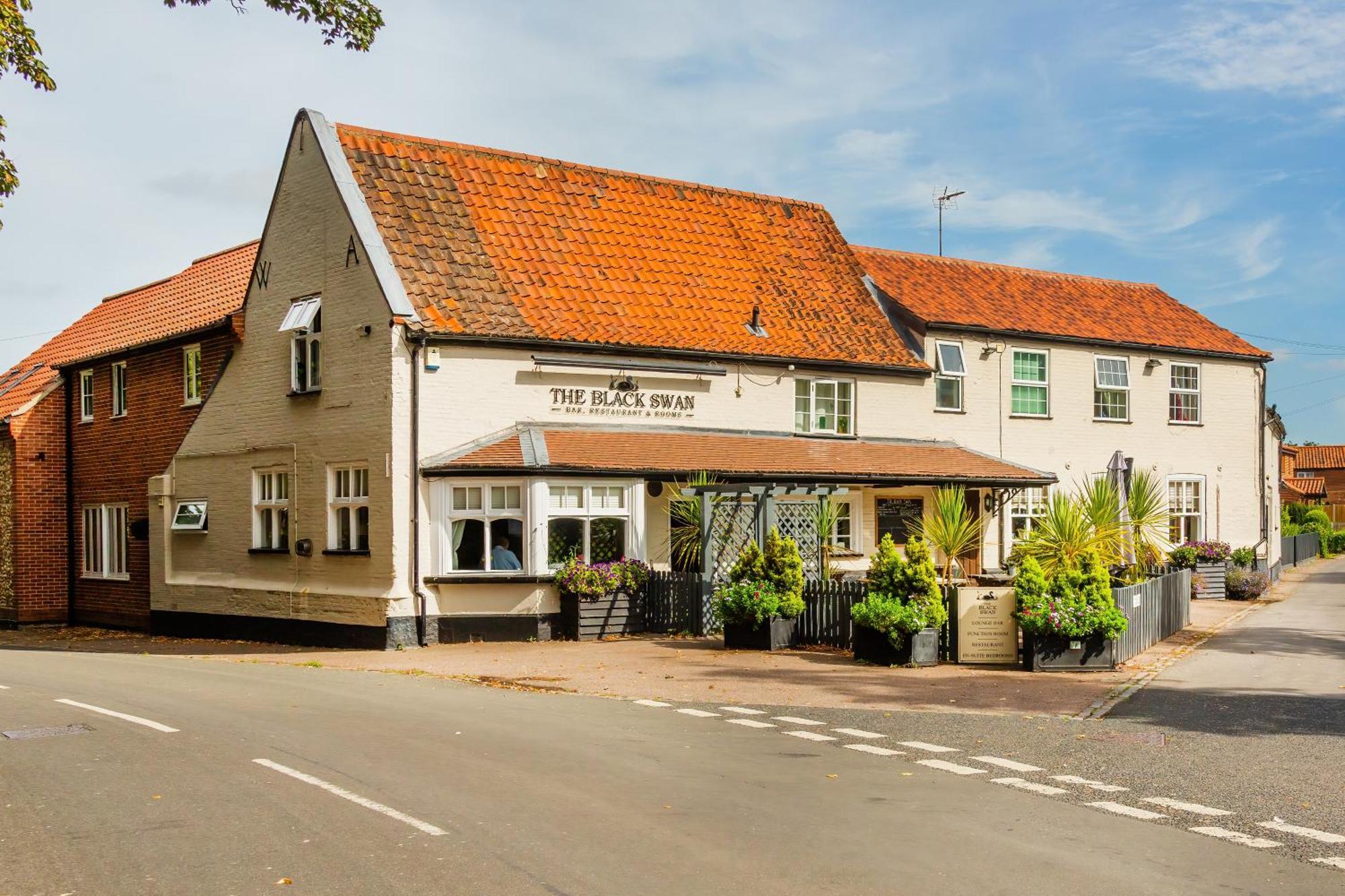 The Black Swan Inn Horsham St Faith Extérieur photo